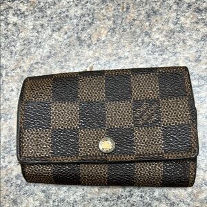 Louis Vuitton Key keeper Damier print